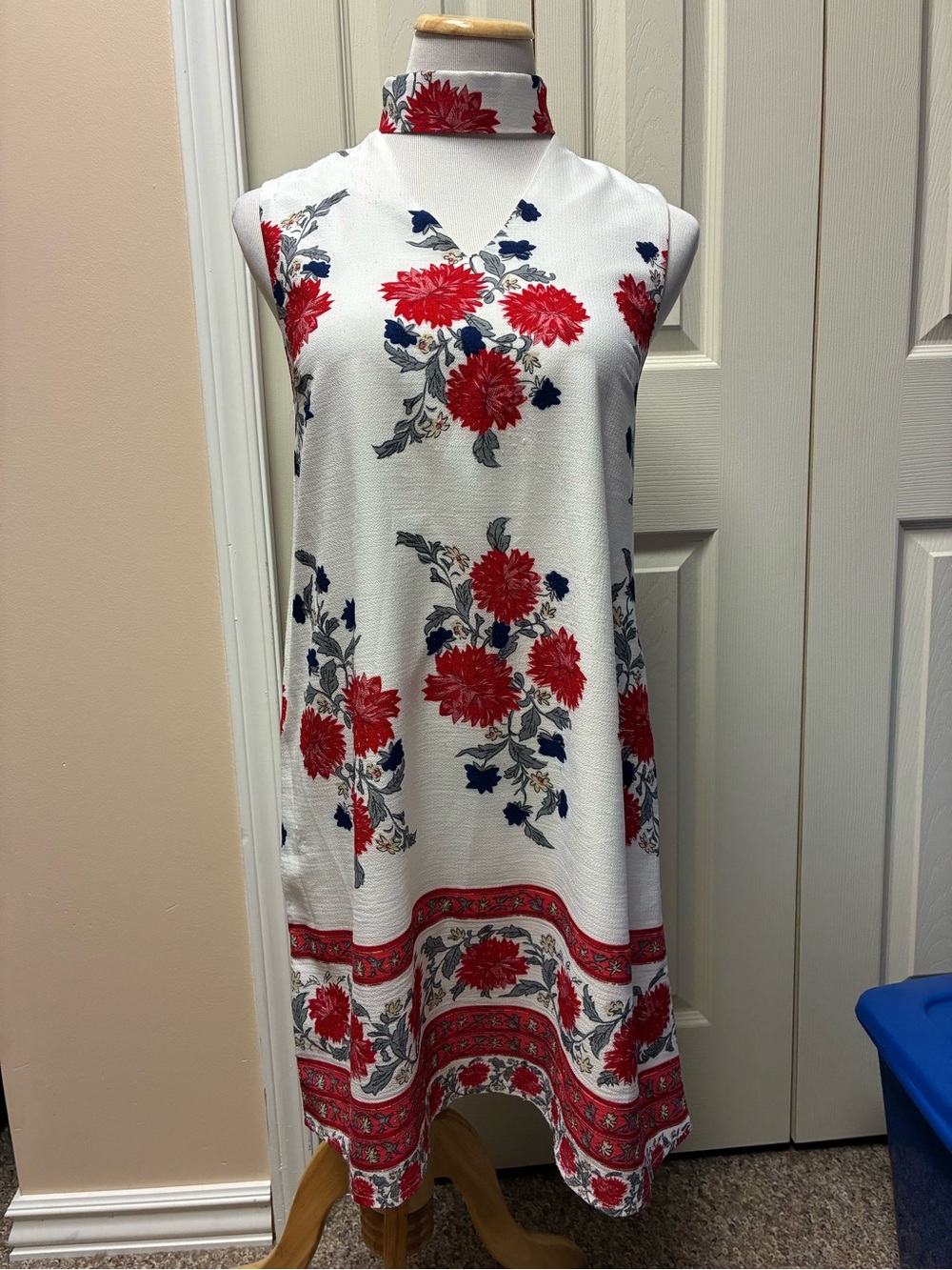 Papillon Blanc White Size Large Midi Dress with Red Floral Print